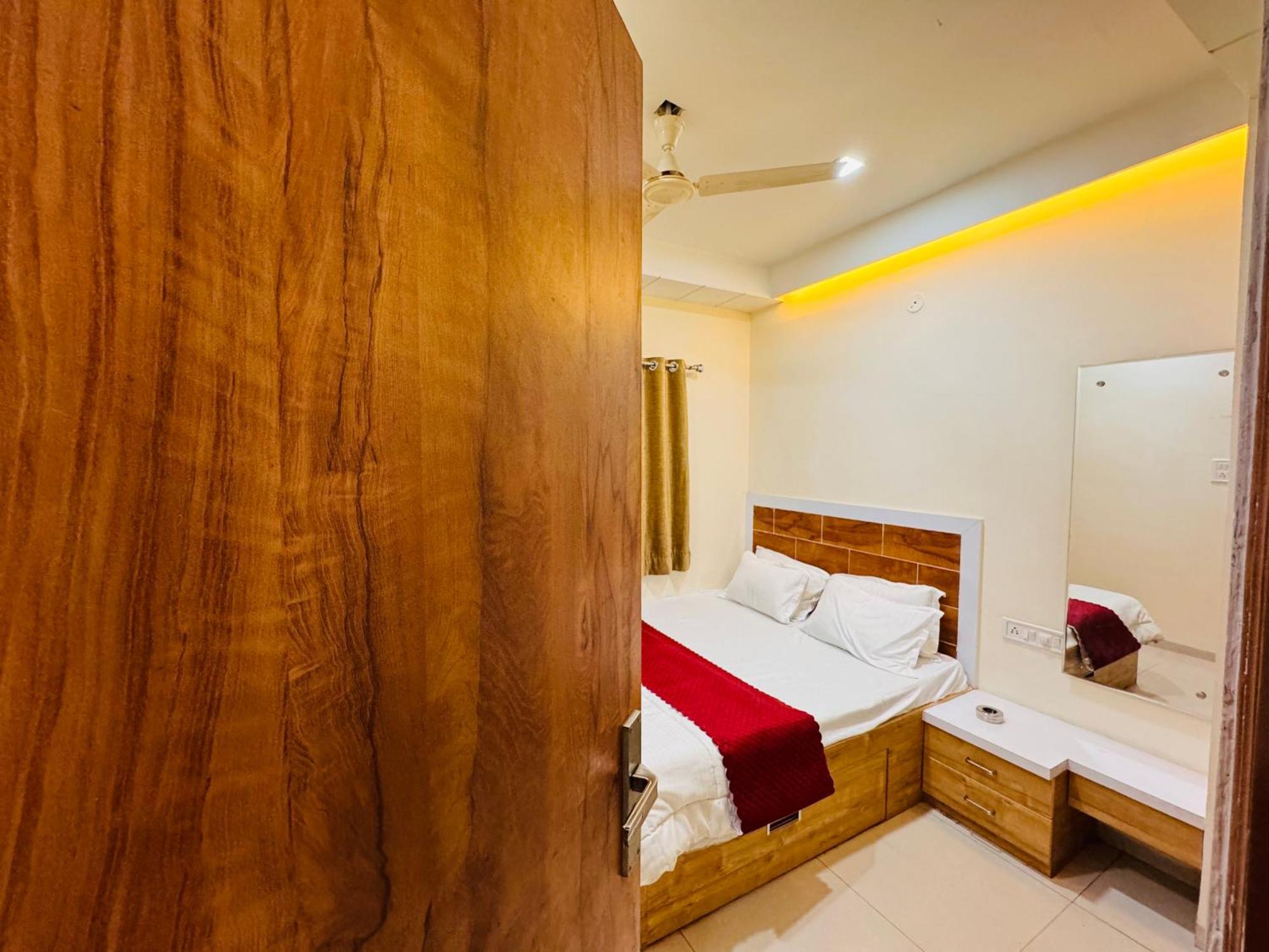 Home Escape 1Bhk Apartment Near Bombay Hospital Індаур Екстер'єр фото