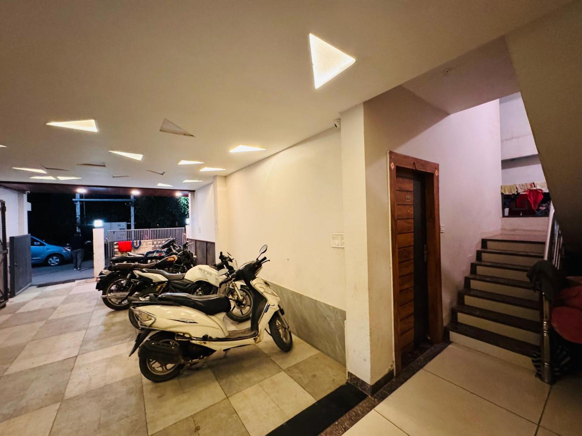 Home Escape 1Bhk Apartment Near Bombay Hospital Індаур Екстер'єр фото
